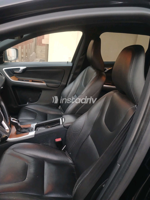 Volvo XC60 2016 Black Automatic Used for Sale in Giza - 3