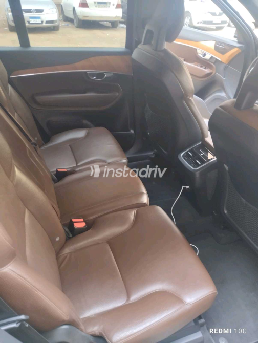 فولفو XC90 2021 أسود أوتوماتيك مستعملة للبيع في القاهرة - 2