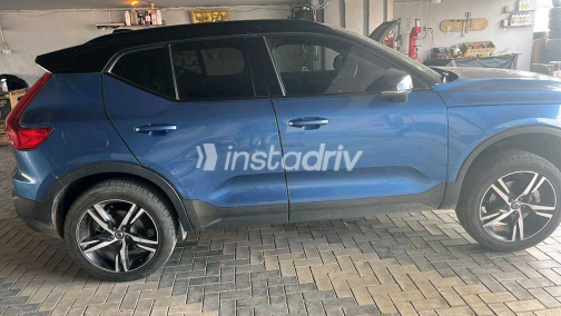 فولفو XC 40 2021 أزرق أوتوماتيك مستعملة للبيع في مصر الجديدة - 3