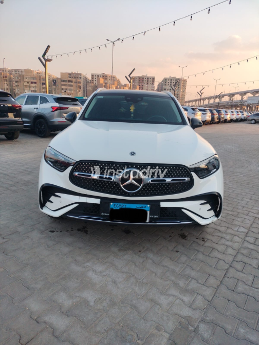 مرسيدس GLC 200 2023 أبيض أوتوماتيك مستعملة للبيع في مدينة نصر - 2