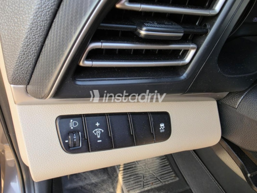 Hyundai Elantra AD 2020 Silver Automatic Used for Sale in Cairo - 8