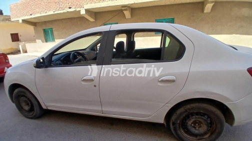 Renault Logan 2015 White Manual Used for Sale in Marsa Alam - 2