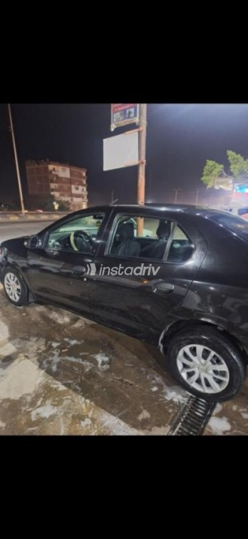 Renault Logan 2015 Black Manual Used for Sale in Kafr el-Dawwar - 5