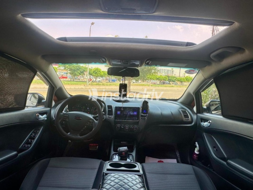 Kia Cerato 2017 White Automatic Used for Sale in Greater Cairo ( Cairo + Giza) - 5
