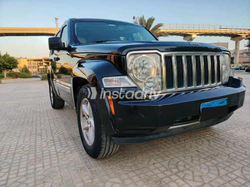 Jeep Cherokee 2010 Black Automatic Used for Sale in Giza - 3