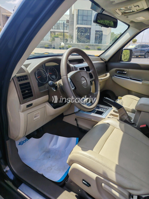 Jeep Cherokee 2010 Black Automatic Used for Sale in Giza - 5