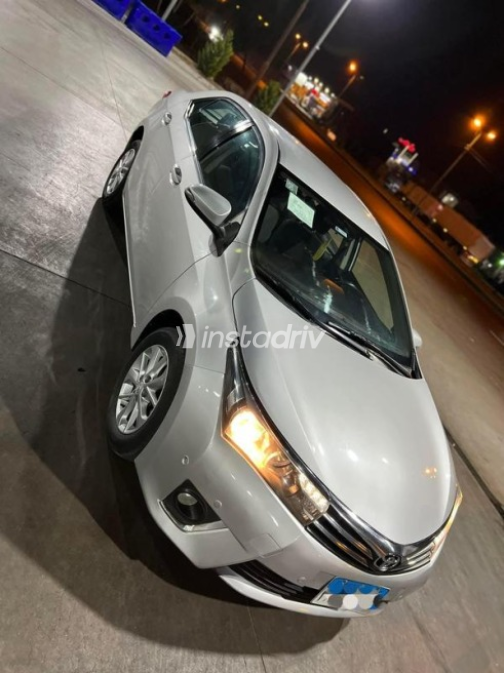 Toyota Corolla 2016 Silver Automatic Used for Sale in Giza - 3