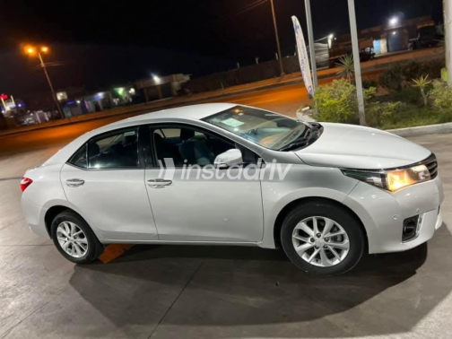 Toyota Corolla 2016 Silver Automatic Used for Sale in Giza - 4