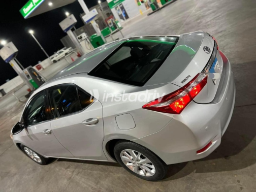 Toyota Corolla 2016 Silver Automatic Used for Sale in Giza - 5