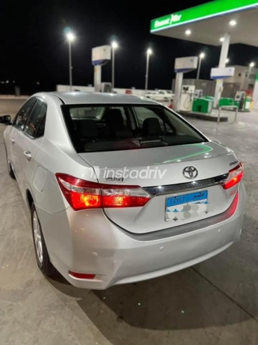 Toyota Corolla 2016 Silver Automatic Used for Sale in Giza - 9