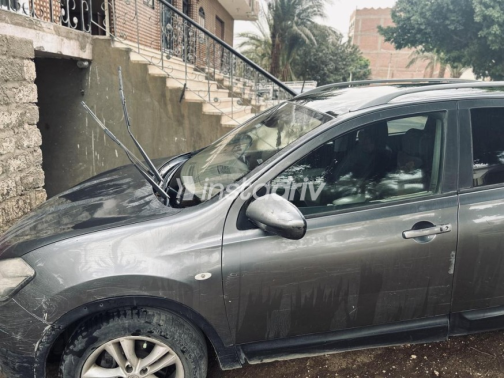 Nissan Qashqai 2012 Gray Automatic Used for Sale in Sohag - 4