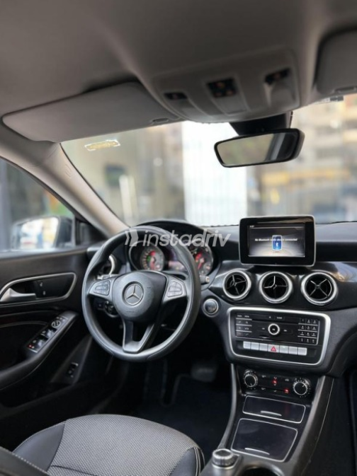 مرسيدس CLA 180 2019 أسود أوتوماتيك مستعملة للبيع في القاهرة - 4