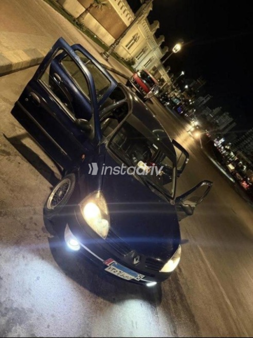 Renault Clio 2002 Dark Blue Manual Used for Sale in Alexandria - 10