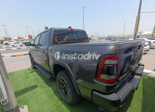 دودج رام 2022 رمادي أوتوماتيك مستعملة للبيع في مدينة نصر - 4