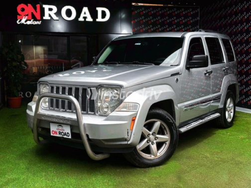 Jeep Cherokee 2012 Silver Automatic Used for Sale in Nasr city - 1