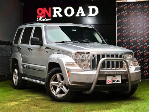 Jeep Cherokee 2012 Silver Automatic Used for Sale in Nasr city - 2