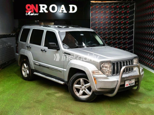 Jeep Cherokee 2012 Silver Automatic Used for Sale in Nasr city - 4