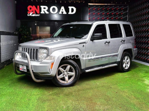 Jeep Cherokee 2012 Silver Automatic Used for Sale in Nasr city - 5