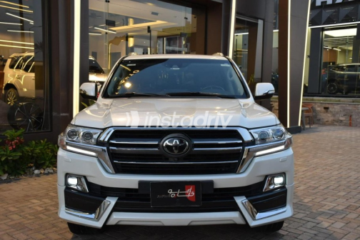 Toyota Land Cruiser 2021 White Automatic Used for Sale in Sheikh Zayed City - 1