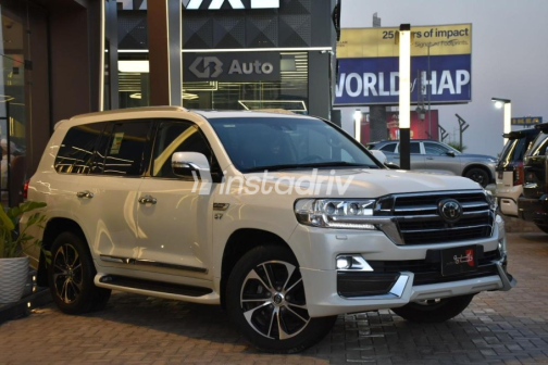 Toyota Land Cruiser 2021 White Automatic Used for Sale in Sheikh Zayed City - 4
