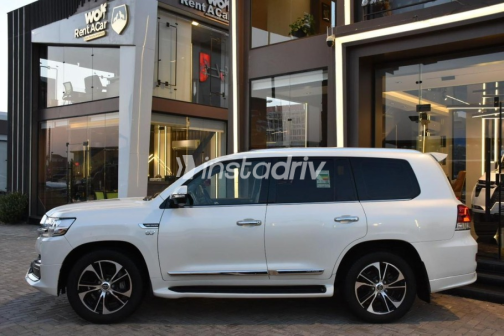 Toyota Land Cruiser 2021 White Automatic Used for Sale in Sheikh Zayed City - 5