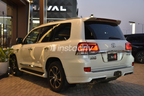 Toyota Land Cruiser 2021 White Automatic Used for Sale in Sheikh Zayed City - 7