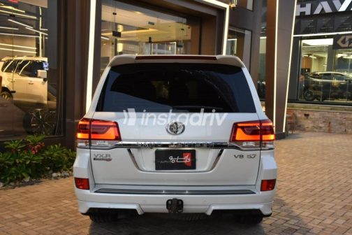 Toyota Land Cruiser 2021 White Automatic Used for Sale in Sheikh Zayed City - 8