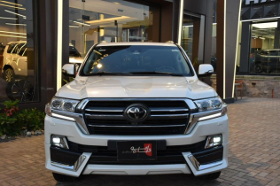 Toyota Land Cruiser 2021 White Automatic Used for Sale in Sheikh Zayed City