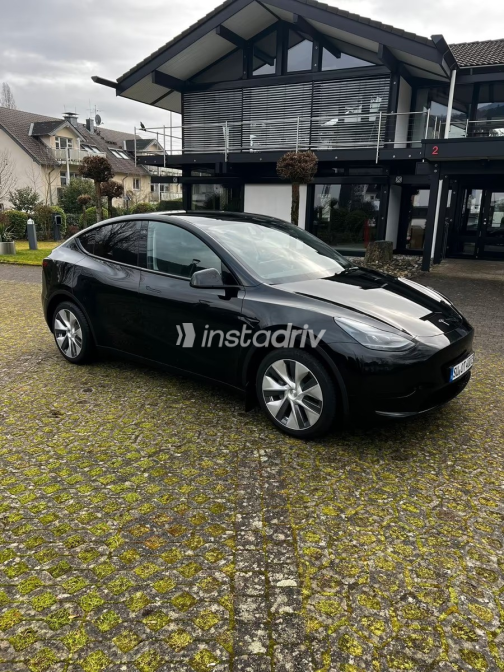 تسلا Model Y 2023 أسود أوتوماتيك مستعملة للبيع في القاهرة - 4