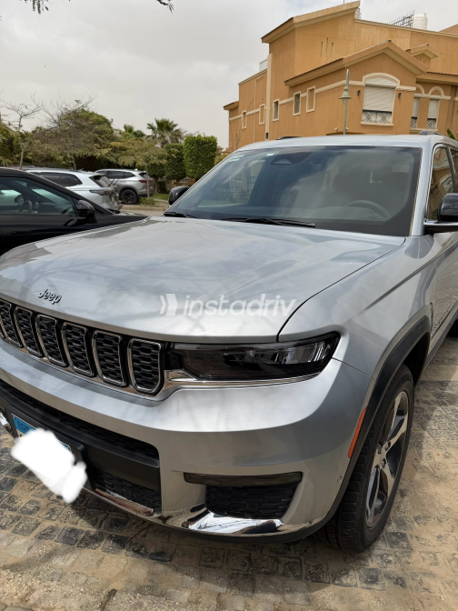 Jeep Grand Cherokee 2025 Silver Automatic Used for Sale in Cairo - 7