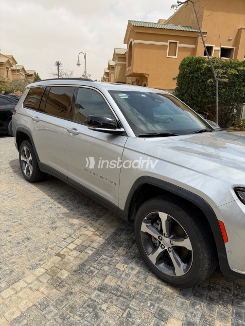 Jeep Grand Cherokee 2025 Silver Automatic Used for Sale in Cairo - 8