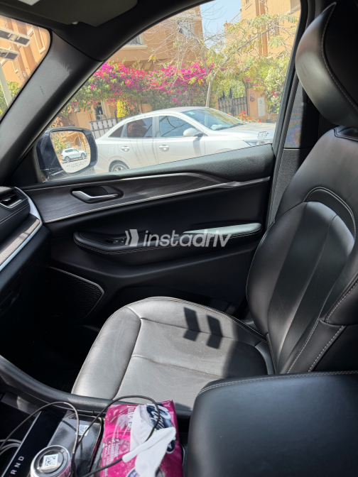 Jeep Grand Cherokee 2025 Silver Automatic Used for Sale in Cairo - 9