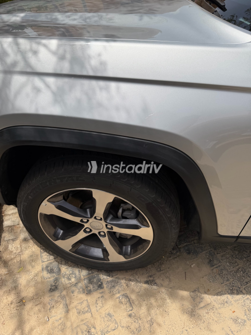 Jeep Grand Cherokee 2025 Silver Automatic Used for Sale in Cairo - 10