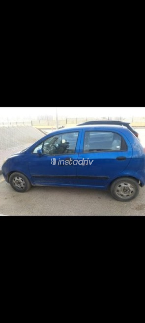 Chevrolet Spark 2010 Blue Manual Used for Sale in Shubra al-Khaimah - 3