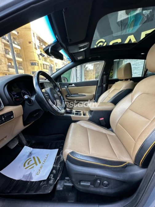 Kia Sportage 2022 Green Automatic Used for Sale in Nasr city - 3