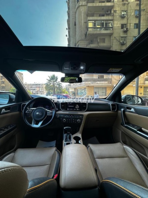 Kia Sportage 2022 Green Automatic Used for Sale in Nasr city - 6