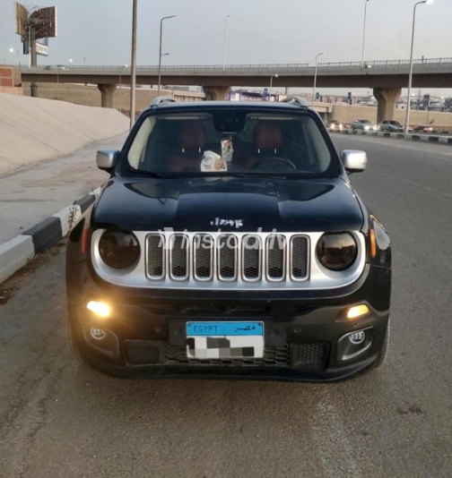 جيب رينيجيد 2018 أسود أوتوماتيك مستعملة للبيع في القاهرة - 1