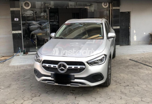 Mercedes GLA 200 2021 Silver Automatic Used for Sale in Greater Cairo ( Cairo + Giza) - 3