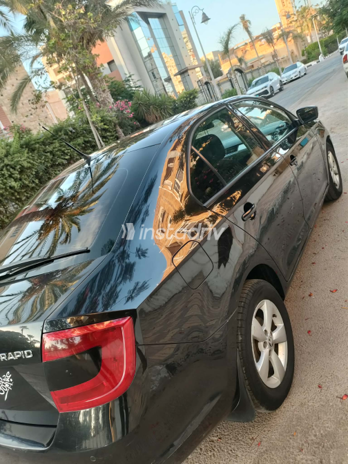 سكودا رابيد 2015 أسود يدوي مستعملة للبيع في الإسكندرية - 3