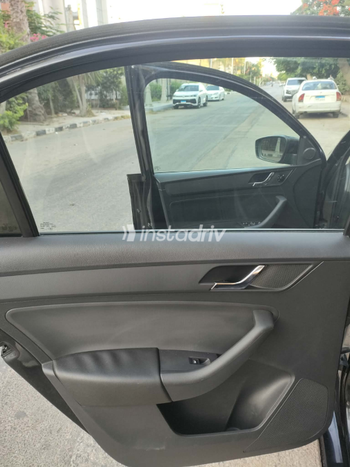 سكودا رابيد 2015 أسود يدوي مستعملة للبيع في الإسكندرية - 9