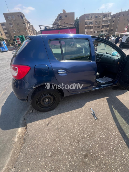 Renault Sandero 2017 Blue Automatic Used for Sale in Cairo - 3