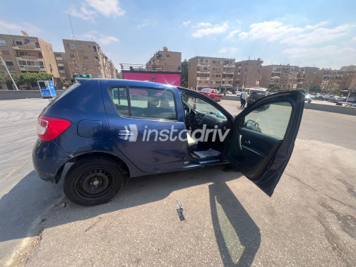 Renault Sandero 2017 Blue Automatic Used for Sale in Cairo - 8