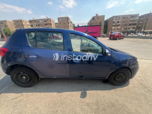 Renault Sandero 2017 Blue Automatic Used for Sale in Cairo - 9