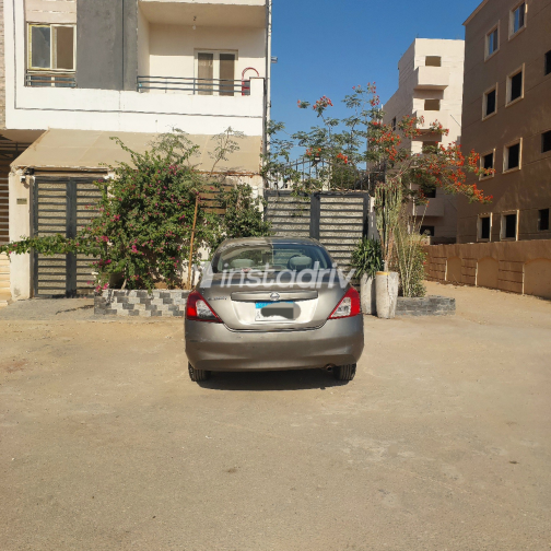 نيسان صنى 2014 شامبين أوتوماتيك مستعملة للبيع في الجيزة - 2