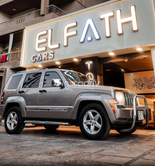 Jeep Cherokee 2013 Gold Automatic Used for Sale in Heliopolis - 1