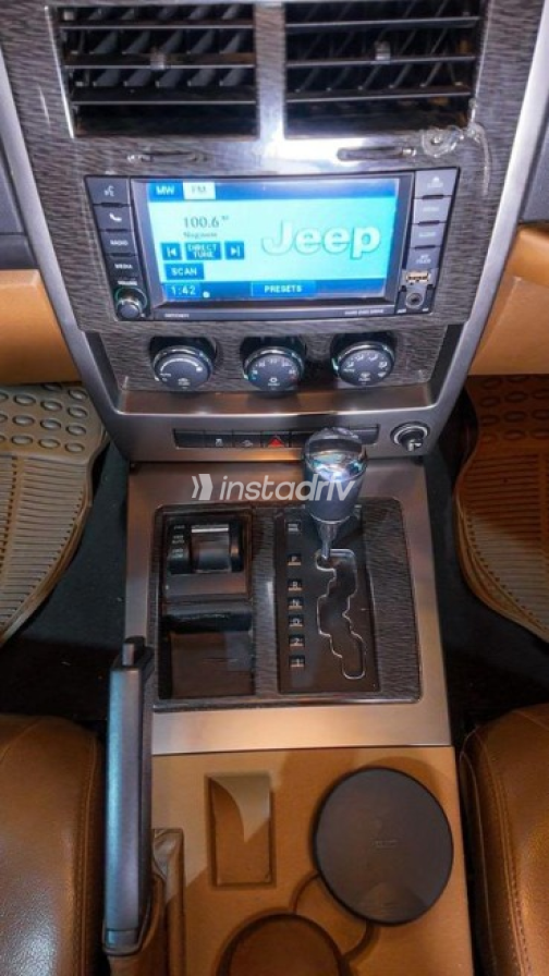Jeep Cherokee 2013 Gold Automatic Used for Sale in Heliopolis - 7
