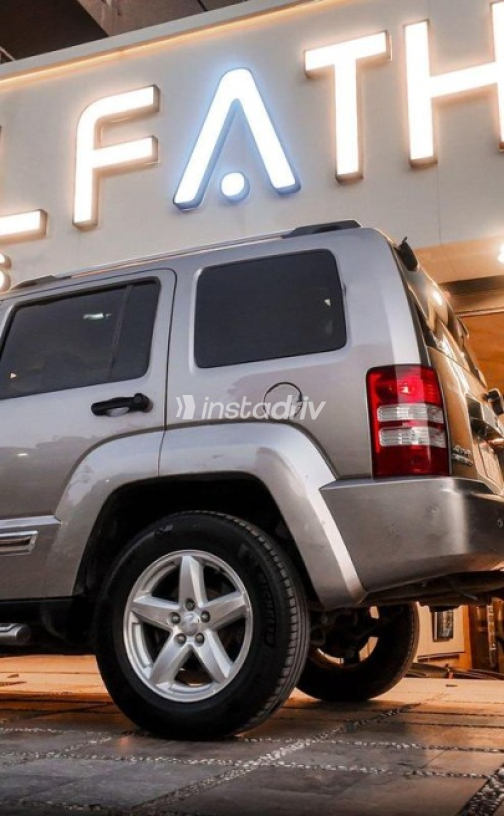 Jeep Cherokee 2013 Gold Automatic Used for Sale in Heliopolis - 8