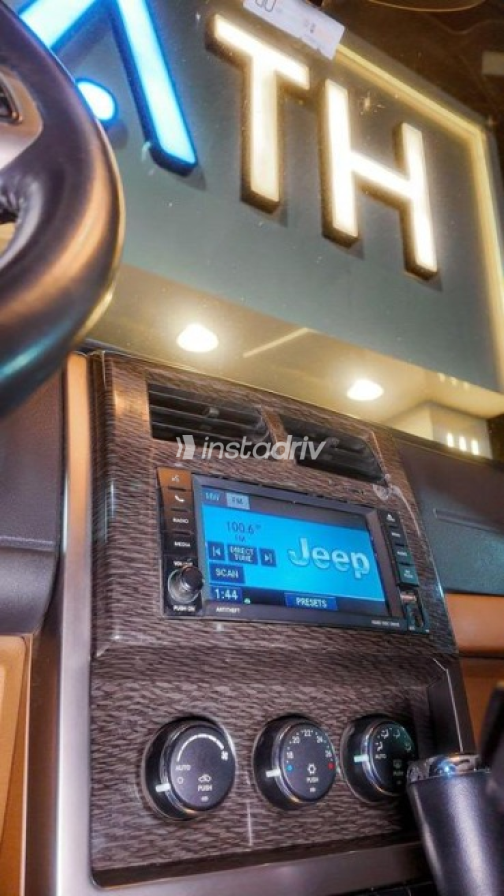 Jeep Cherokee 2013 Gold Automatic Used for Sale in Heliopolis - 10