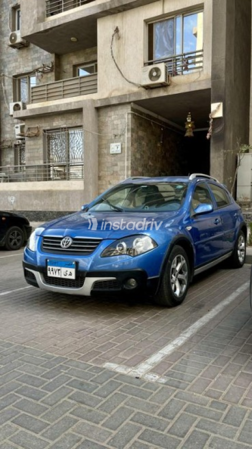 Brilliance FRV Cross 2015 Blue Manual Used for Sale in Sheikh Zayed City - 2