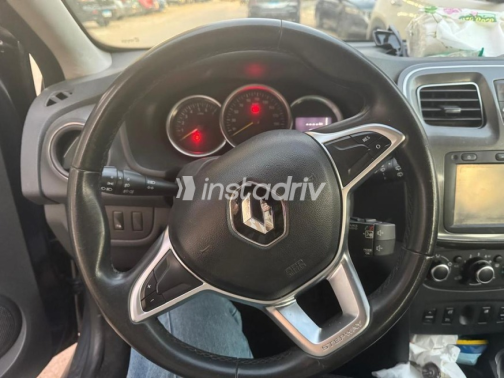 Renault Sandero Step Way 2018 White Automatic Used for Sale in Greater Cairo ( Cairo + Giza) - 2